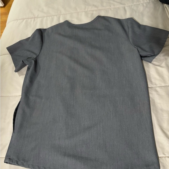 FIGS Men's Grey Shirt - Picture 3 of 3
